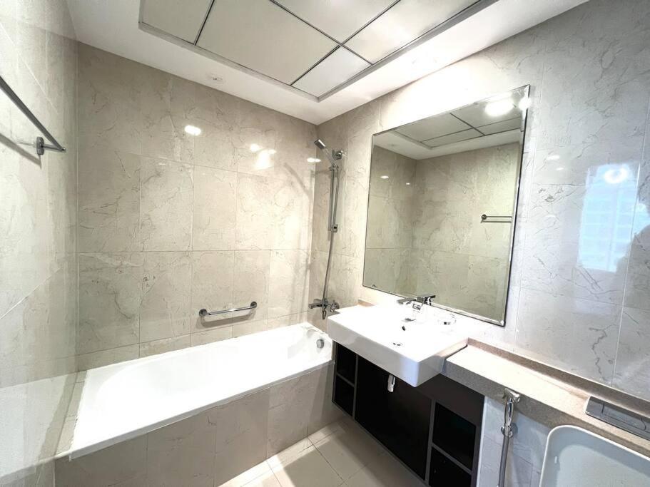 1 Bedroom Flat, Luxury Amenities, Near Jbr & Club With Free Parking In Jbr شقة *