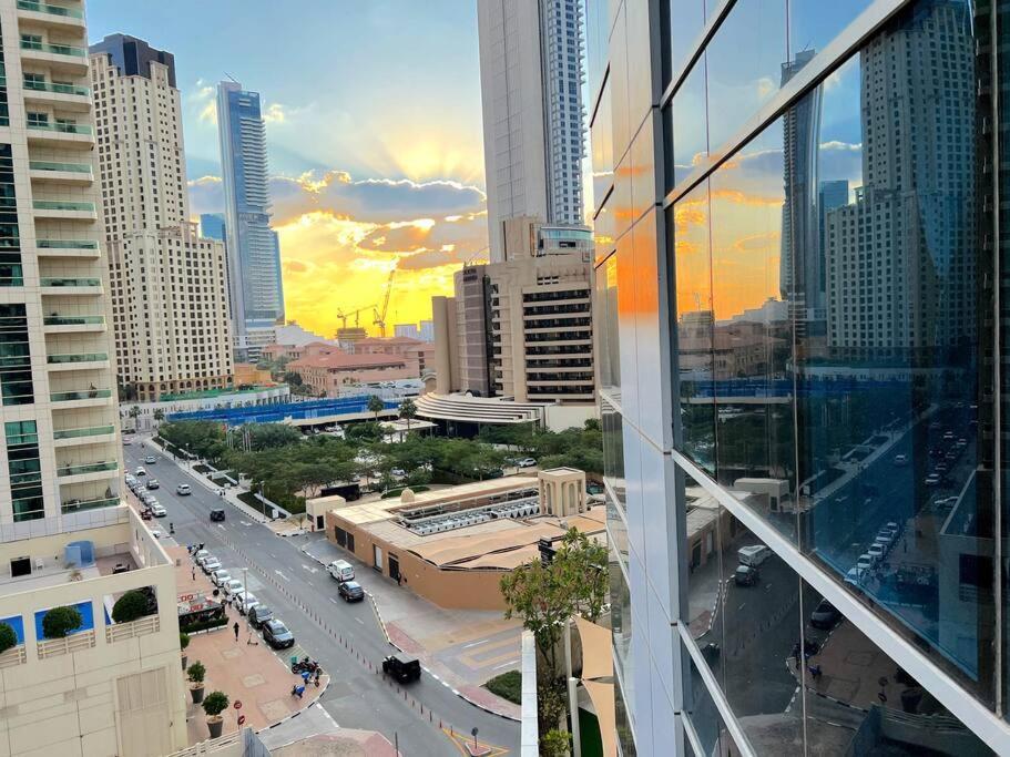 1 Bedroom Flat, Luxury Amenities, Near Jbr & Club With Free Parking In Jbr دبي