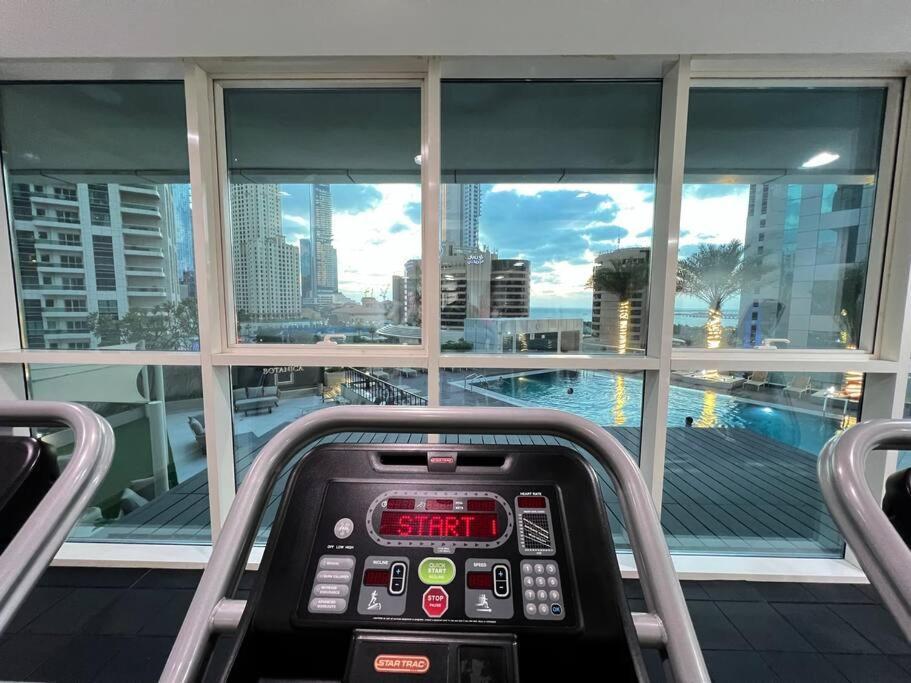 1 Bedroom Flat, Luxury Amenities, Near Jbr & Club With Free Parking In Jbr * دبي