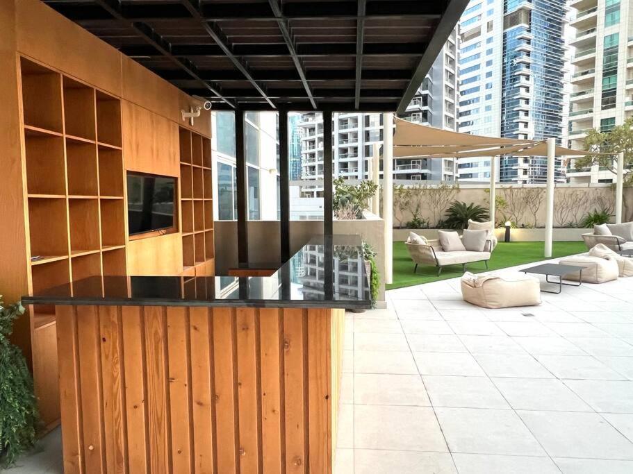 1 Bedroom Flat, Luxury Amenities, Near Jbr & Club With Free Parking In Jbr شقة